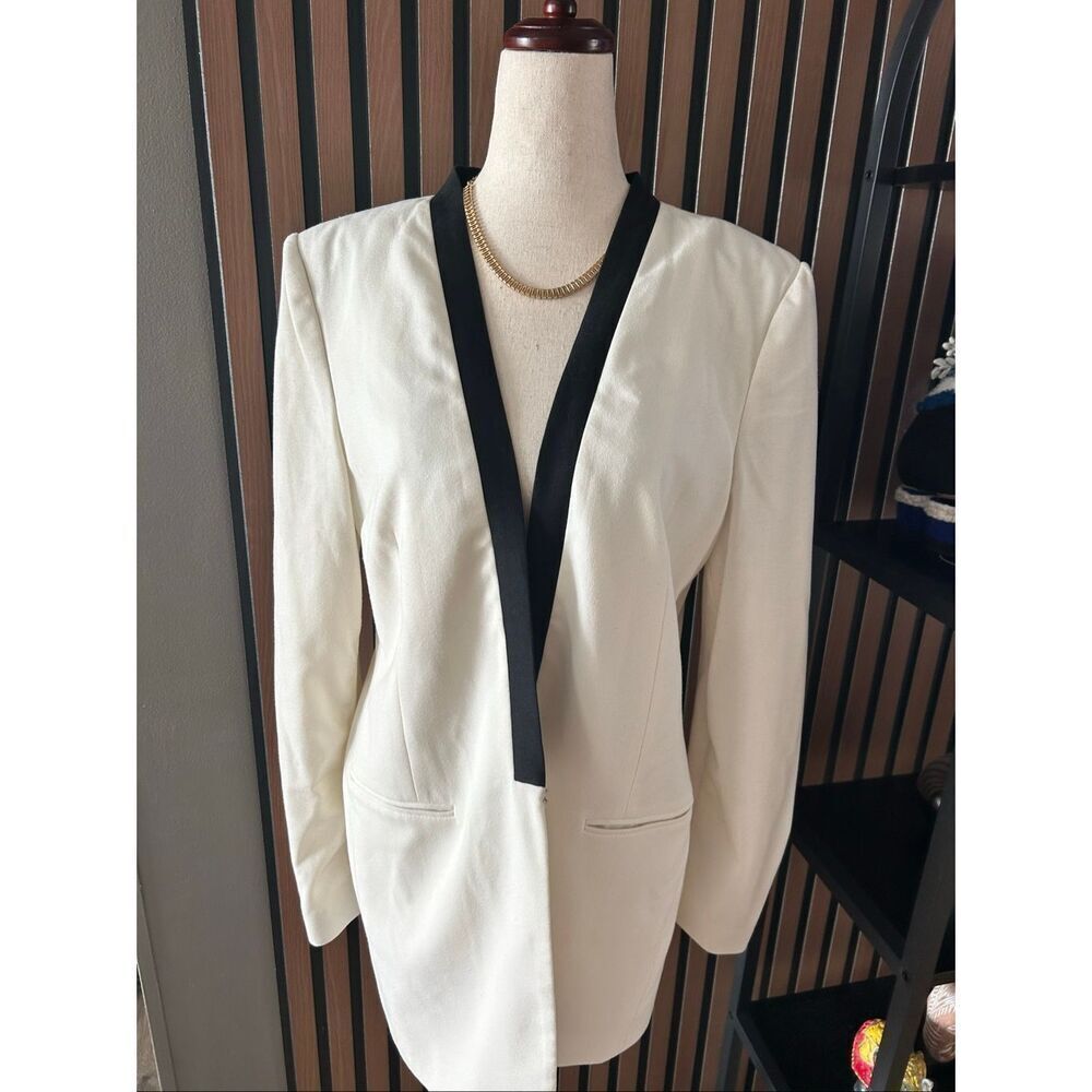 BCBGMAXAZRIA Blazer featuring a tailored shoulder blades off white long blazer s